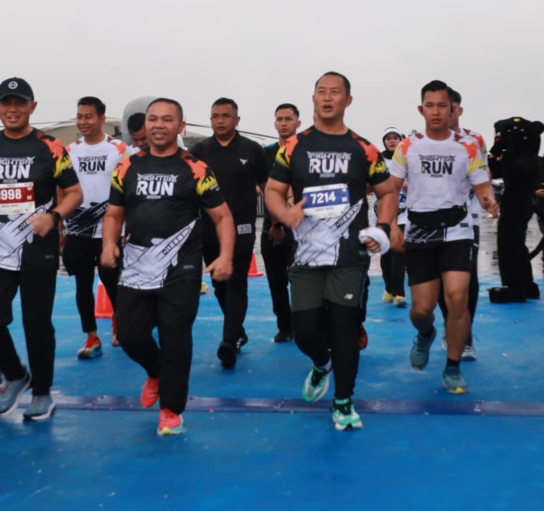 Semangat Kebugaran dan Soliditas TNI Bersama Masyarakat, Danlanal Dumai Hadiri Roesmin Nurjadin Fighter Run 2025