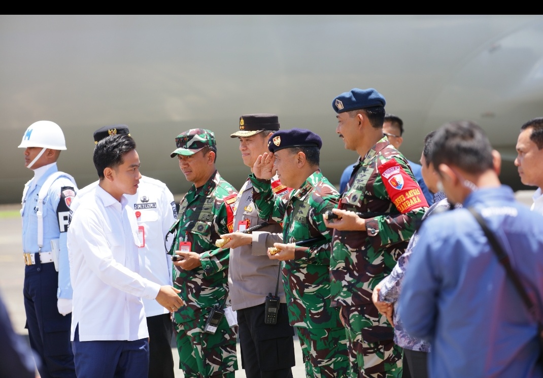 Dankodaeral IX Bersama Forkopimda Sambut Kedatangan Wakil Presiden Kunker di Maluku