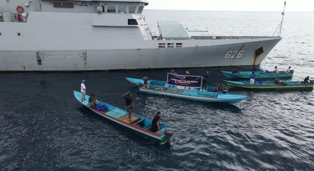 Peringati 31 Tahun Pengabdian, Moro Cadas Bagikan Sembako Untuk Masyarakat Pesisir di Maluku Tengah
