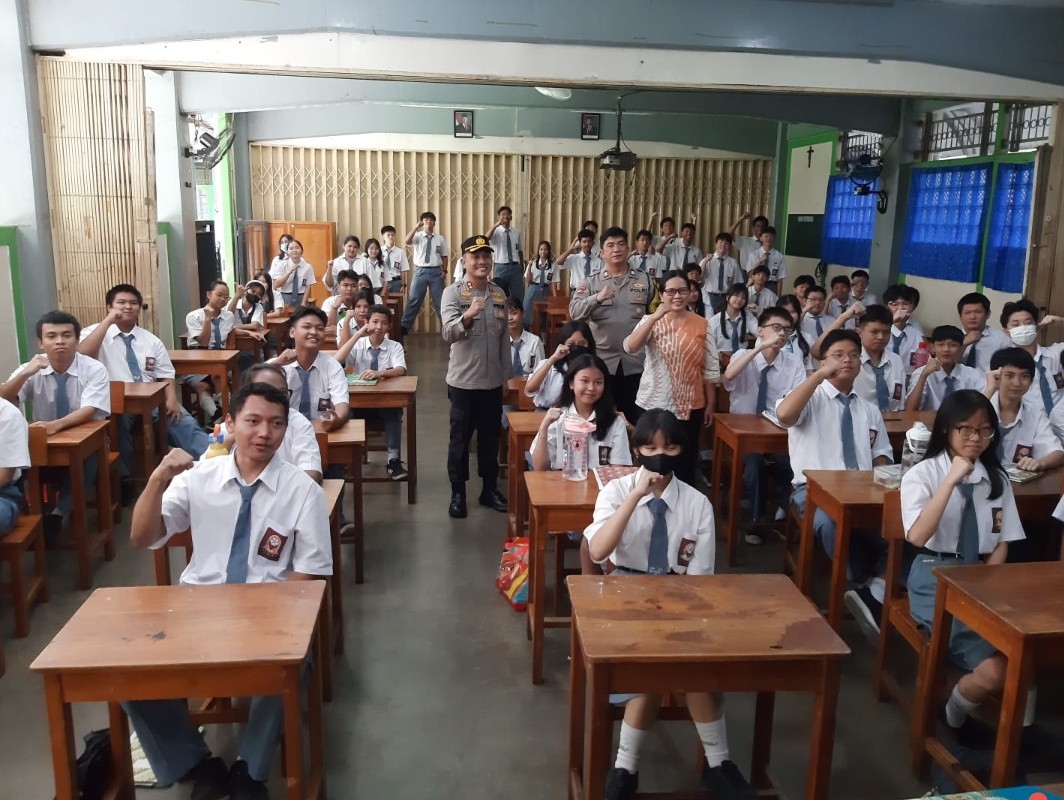 Kapolsek Taman Sari Ajak Pelajar SMK Strada 2 Menjadi Generasi Taat Hukum dan Berprestasi