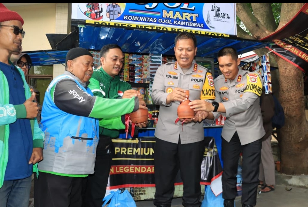Sinergi Polri dan Ojol: Bakti Sosial Hingga Peresmian Ojol Mart di Bekasi