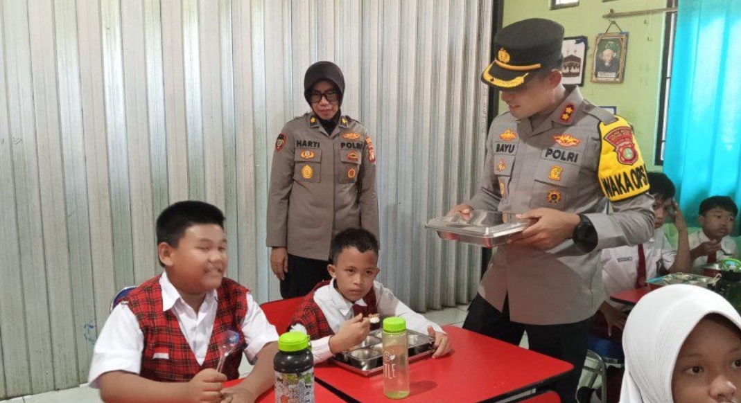 Distribusi Makan Bergizi Gratis Polri SDN Pekayon Jaya VII